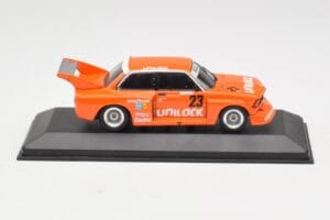 BMW 320i Group 5 #23 E. Cheever / G. Villeneuve 6 Hours of Mosport Class Winners 1977 Damaged Spoiler Minichamps 1:43 4007723 — image 3 sur 5