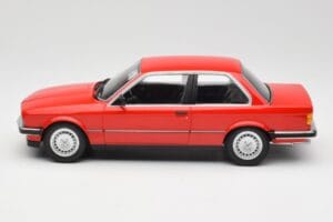 BMW 323i E21 Rouge Minichamps 1:18 155026000 Métal Moulé — image 3 sur 6