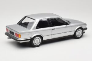 BMW 323i E21 Argent Minichamps 1:18 155026001 Métal Moulé — image 2 sur 6