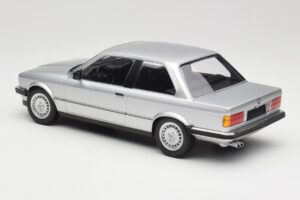 BMW 323i E21 Argent Minichamps 1:18 155026001 Métal Moulé — image 5 sur 6