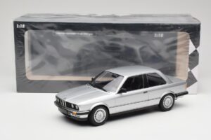 BMW 323i E21 Argent Minichamps 1:18 155026001 Métal Moulé — image 6 sur 6