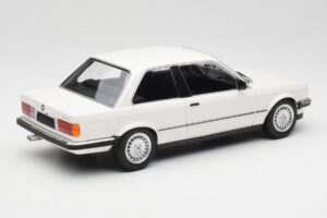 BMW 323i E21 Blanc Minichamps 1:18 155026005 Métal Moulé — image 2 sur 6