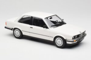 BMW 323i E21 Blanc Minichamps 1:18 155026005 Métal Moulé — image 4 sur 6