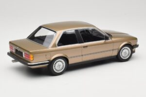 BMW 323i E30 Brown Metallic Minichamps 1:18 155026004 Métal Moulé — image 2 sur 6