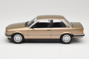 BMW 323i E30 Brown Metallic Minichamps 1:18 155026004 Métal Moulé — image 3 sur 6