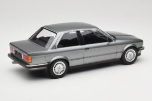BMW 323i E30 Grey Metallic Minichamps 1:18 155026006 Métal Moulé — image 2 sur 6
