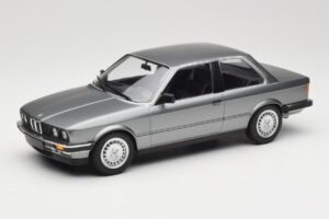 BMW 323i E30 Grey Metallic Minichamps 1:18 155026006 Métal Moulé