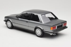 BMW 323i E30 Grey Metallic Minichamps 1:18 155026006 Métal Moulé — image 5 sur 6