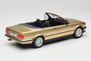 BMW 325i E30 Cabriolet Beige MCG 1:18 MCG18544 Métal Moulé — image 2 sur 6