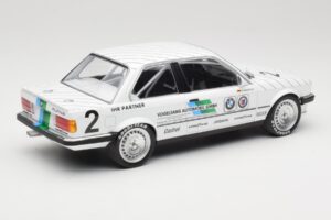 BMW 325i E30 #2 O. Manthey Vogelsang Automobile 3rd Place Eifel Race DTM 1986 Minichamps 1:18 155862602 Métal Moulé — image 2 sur 6