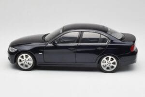 BMW 330i E46 Noir Kyosho 1:18 08731RB Métal Moulé — image 4 sur 8