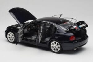 BMW 330i E46 Noir Kyosho 1:18 08731RB Métal Moulé — image 5 sur 8