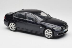 BMW 330i E46 Noir Kyosho 1:18 08731RB Métal Moulé — image 6 sur 8