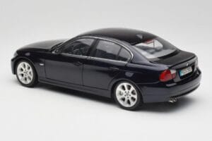 BMW 330i E46 Noir Kyosho 1:18 08731RB Métal Moulé — image 7 sur 8