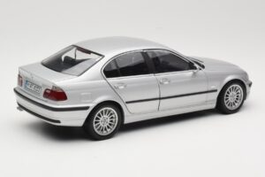BMW 330i E46 Argent UT 1:18 80430302328 Métal Moulé — image 3 sur 8