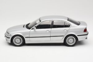 BMW 330i E46 Argent UT 1:18 80430302328 Métal Moulé — image 4 sur 8