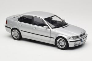BMW 330i E46 Argent UT 1:18 80430302328 Métal Moulé — image 6 sur 8