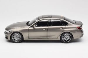 BMW 330i G20 Argent Norev 1:18 183275 Métal Moulé — image 4 sur 8