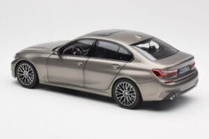 BMW 330i G20 Argent Norev 1:18 183275 Métal Moulé — image 7 sur 8
