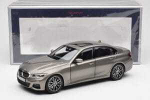BMW 330i G20 Argent Norev 1:18 183275 Métal Moulé — image 8 sur 8