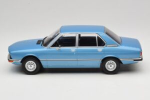 BMW 5 Series E12 Bleu MCG 1:18 MCG18541 Métal Moulé — image 3 sur 6