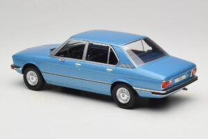 BMW 5 Series E12 Bleu MCG 1:18 MCG18541 Métal Moulé — image 5 sur 6