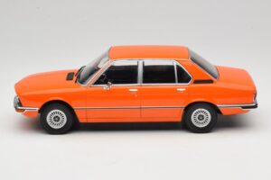 BMW 5 Series E12 Orange MCG 1:18 MCG18540 Métal Moulé — image 3 sur 6