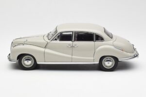 BMW 501 Cortina Gris AUTOart 1:18 80430393098 Métal Moulé — image 4 sur 8