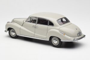 BMW 501 Cortina Gris AUTOart 1:18 80430393098 Métal Moulé — image 7 sur 8