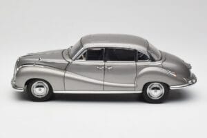 BMW 502 2.6 Luxus Silver Beige Metallic AUTOart 1:18 70591 Métal Moulé — image 4 sur 8