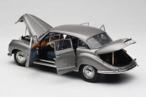 BMW 502 2.6 Luxus Silver Beige Metallic AUTOart 1:18 70591 Métal Moulé — image 5 sur 8