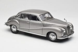 BMW 502 2.6 Luxus Silver Beige Metallic AUTOart 1:18 70591 Métal Moulé — image 6 sur 8