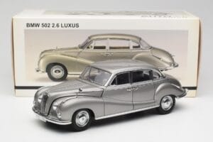 BMW 502 2.6 Luxus Silver Beige Metallic AUTOart 1:18 70591 Métal Moulé — image 8 sur 8