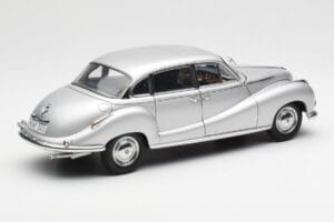 BMW 502 2.6 Luxus Super Argent AUTOart 1:18 70593 Métal Moulé — image 3 sur 8