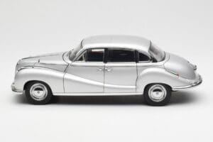 BMW 502 2.6 Luxus Super Argent AUTOart 1:18 70593 Métal Moulé — image 4 sur 8