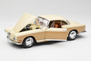 BMW 503 Beige Revell 1:18 8832 Métal Moulé — image 2 sur 8