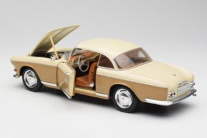 BMW 503 Beige Revell 1:18 8832 Métal Moulé — image 5 sur 8