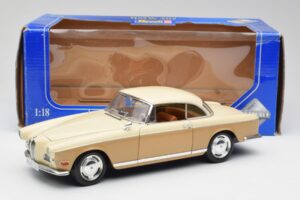 BMW 503 Beige Revell 1:18 8832 Métal Moulé — image 8 sur 8