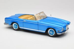 BMW 503 Cabriolet Riviera Blue Revell 1:18 08843 Métal Moulé — image 7 sur 9