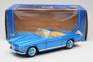 BMW 503 Cabriolet Riviera Blue Revell 1:18 08843 Métal Moulé — image 9 sur 9