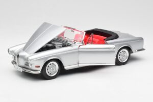 BMW 503 Argent Revell 1:18 18787 Métal Moulé — image 2 sur 8