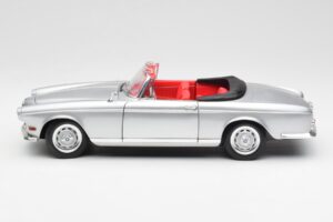 BMW 503 Argent Revell 1:18 18787 Métal Moulé — image 4 sur 8