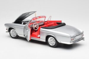 BMW 503 Argent Revell 1:18 18787 Métal Moulé — image 5 sur 8