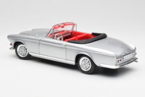 BMW 503 Argent Revell 1:18 18787 Métal Moulé — image 7 sur 8