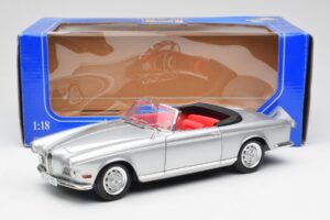 BMW 503 Argent Revell 1:18 18787 Métal Moulé — image 8 sur 8