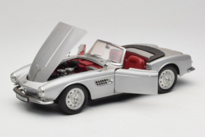 BMW 507 Cabriolet Argent Revell 1:18 8829 Métal Moulé — image 2 sur 8
