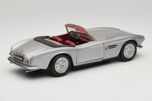 BMW 507 Cabriolet Argent Revell 1:18 8829 Métal Moulé — image 3 sur 8