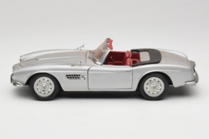 BMW 507 Cabriolet Argent Revell 1:18 8829 Métal Moulé — image 4 sur 8