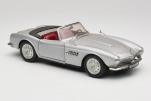 BMW 507 Cabriolet Argent Revell 1:18 8829 Métal Moulé — image 6 sur 8