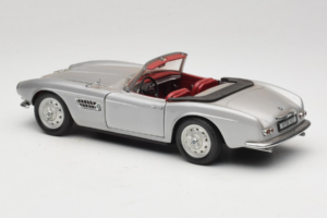 BMW 507 Cabriolet Argent Revell 1:18 8829 Métal Moulé — image 7 sur 8